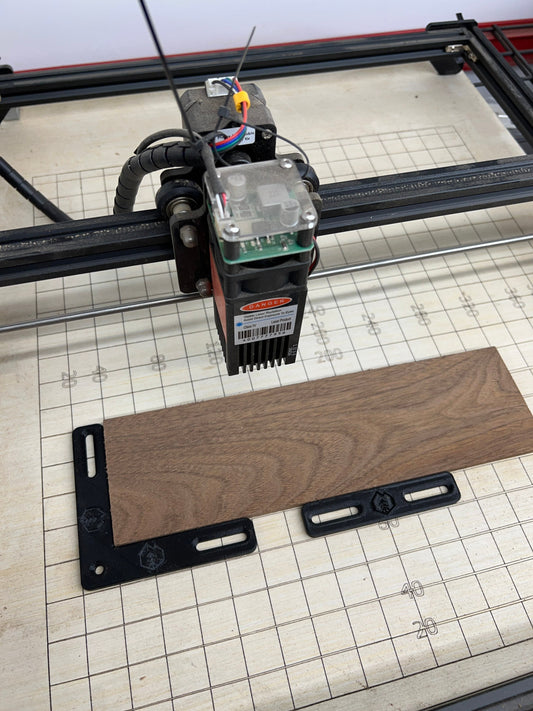 Desktop laser corner, and guide rail. For use with any desktop laser such as Ortur or Xtool.